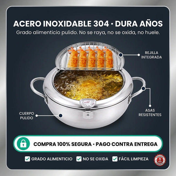 Persona limpiando una olla freidora fácilmente con un paño